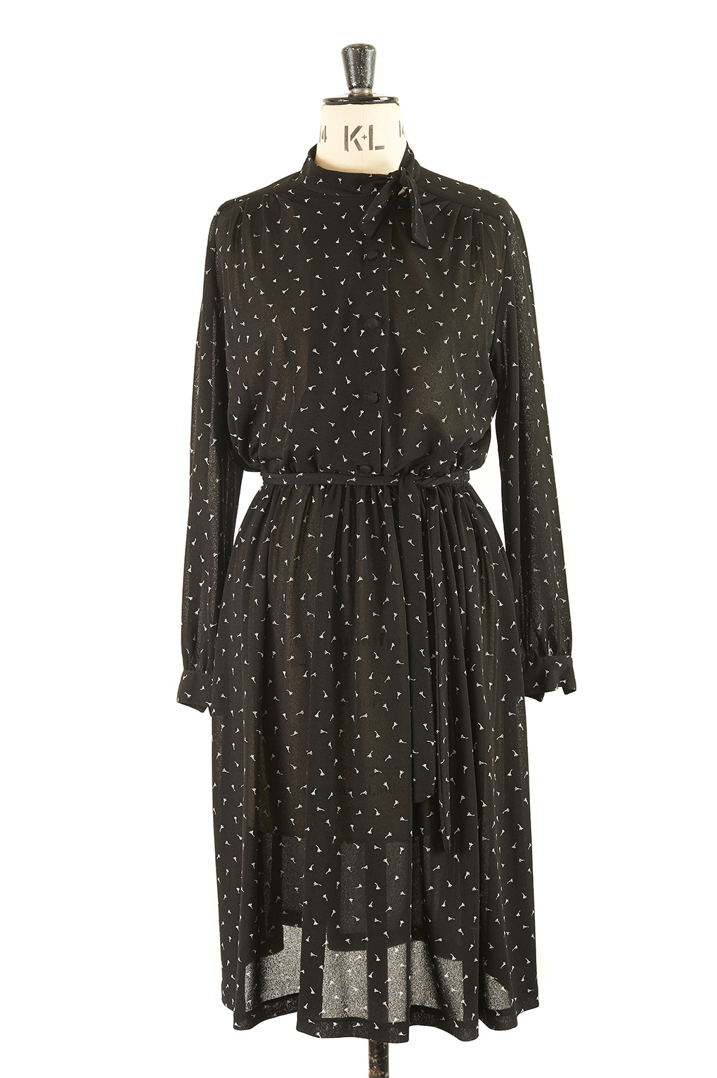 Ladylike and chic true vintage dress with pussy bow.